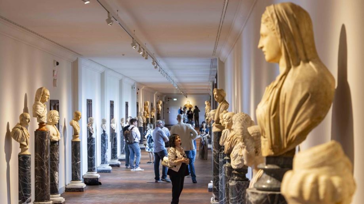 Uffizi, al Corridoio Vasariano torna l'arte 9 anni dopo: 47 busti romani con vista sull'Arno