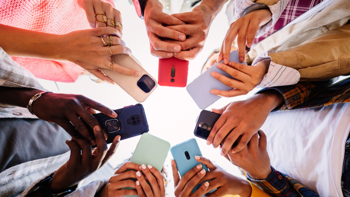 Social media: quali conseguenze sulla salute mentale dei giovani? Lo spiega un nuovo studio
