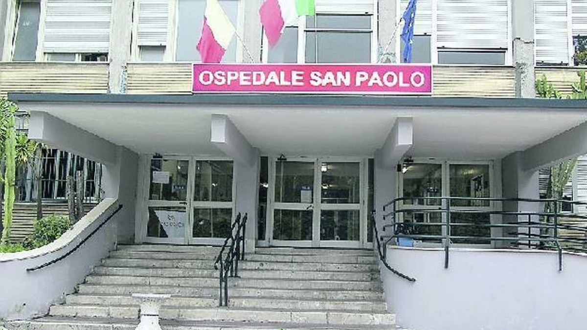 Napoli, spari a Fuorigrotta: un 48enne colpito all'addome, se la caverà