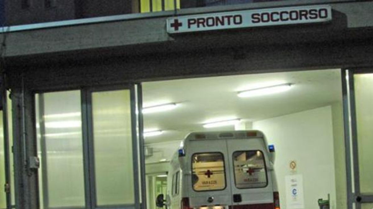 Avezzano, donna di 77 anni per 48 ore sulla barella del pronto soccorso dopo un'ischemia: 15 giorni dopo muore