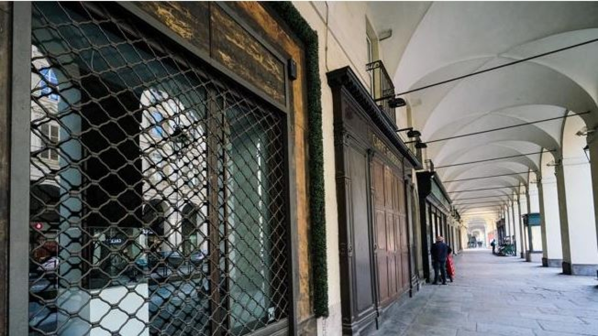 Centri storici senza negozi, ogni ora ne spariscono 4: cosa fare contro la decommercializzazione?
