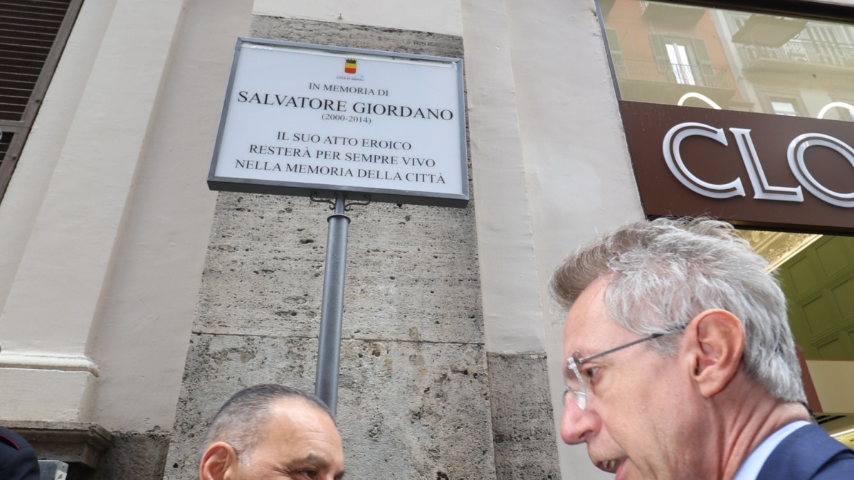 Napoli, in Galleria Umberto una targa in memoria di Salvatore Giordano
