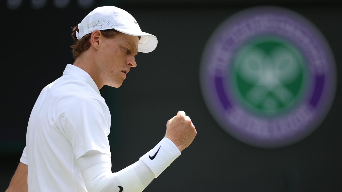 Wimbledon, Sinner Shelton: Jannik in campo col braccio fasciato, al via il match Live 0 1 | ?Cobolli sfida Djokovic sul Centrale Wimbledon, Sinner Shelton: Jannik in campo col braccio fasciato, al via il match Live 0 1 | ?Cobolli sfida Djokovic sul Centrale