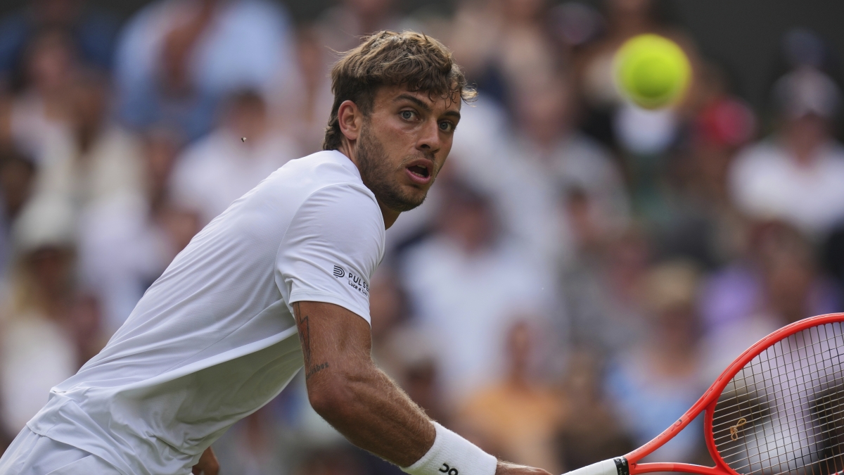 Cobolli Djokovic, doppio break per Nole che serve per il 2° set Live 7 6, 2 5 Cobolli Djokovic, doppio break per Nole che serve per il 2° set Live 7 6, 2 5