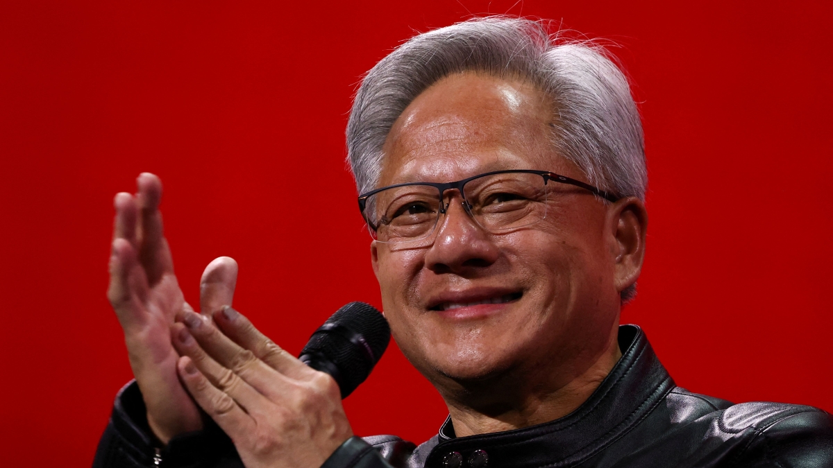 Jensen Huang, il ceo di Nvidia che vale quanto una nazione (4 mila miliardi): ecco come ci è riuscito