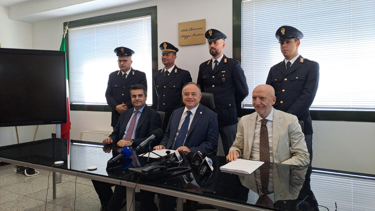 Droga, racket e armi, colpo al clan Mazzarella di Napoli. Gratteri: «Decapitato, intercettazioni fondamentali»