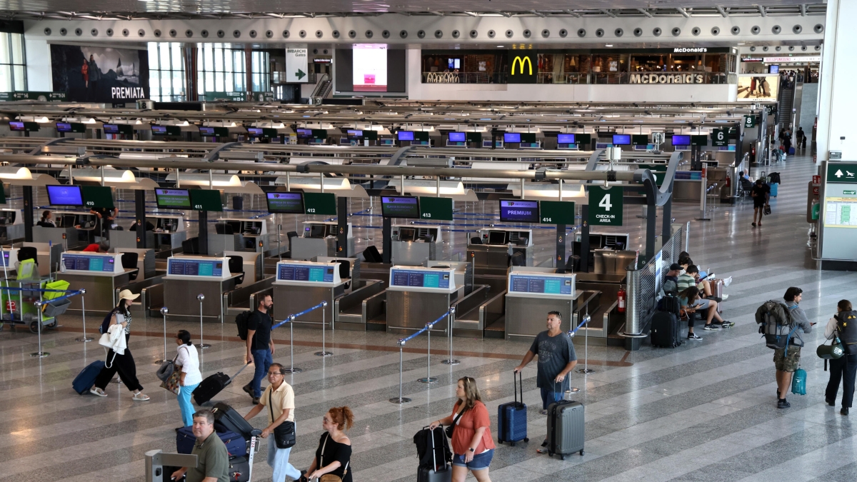 Sciopero aerei 10 luglio, oltre 65 voli cancellati a Linate e Malpensa. Dalle 18 alle 21 l'altra fascia di garanzia