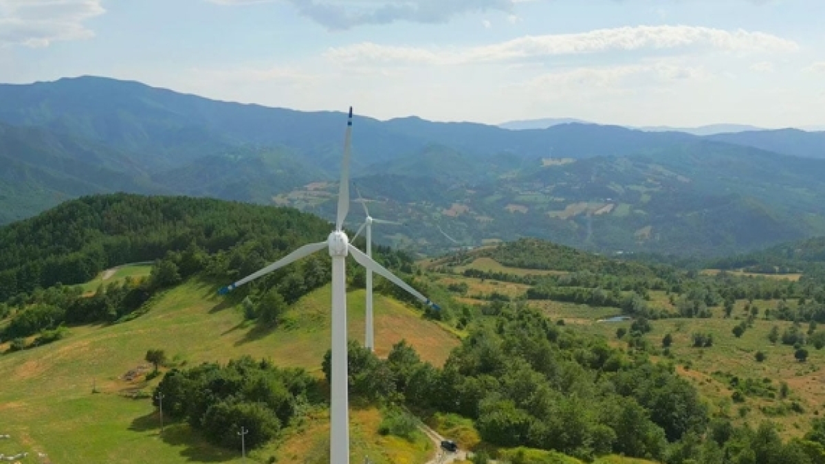 «Badia del Vento», via libera della conferenza dei servizi al parco eolico in Toscana. L'Emilia-Romagna valuta il ricorso al Tar