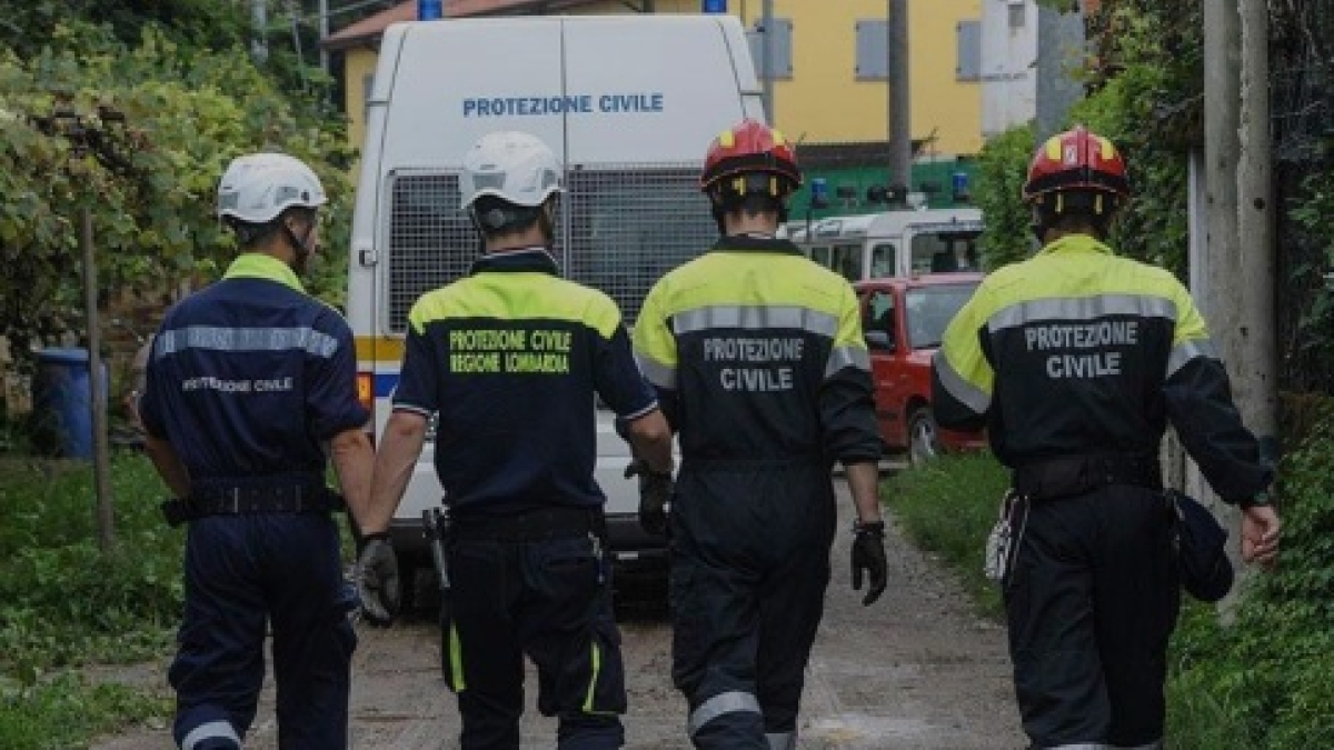 Alberi pericolanti, interdetto a Napoli un tratto di Cavone Case Puntellate