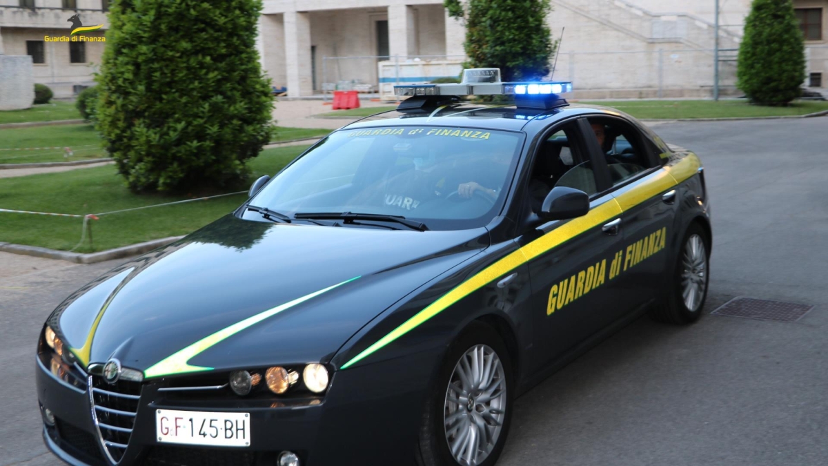 Terracina, doppio registratore di cassa per frodare il Fisco: gelataio nei guai per 600mila euro di scontrini «farlocchi»