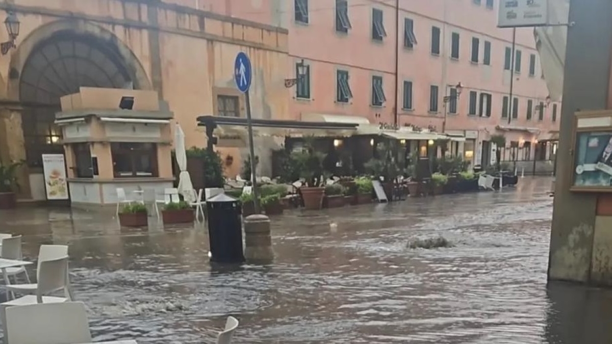 Maltempo in Toscana, 5 mila fulmini in un'ora sulla costa, temporali su gran parte della regione