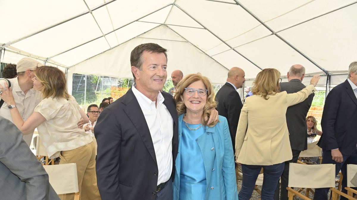 La sindaca Carnevali un anno dopo, i bei cantieri da inaugurare e il disagio sociale che bussa