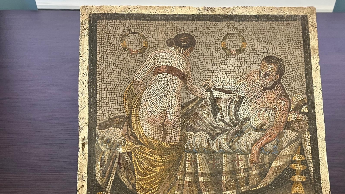 Torna a Pompei un mosaico erotico depredato nel 1944 dalle truppe tedesche: sarà esposto nell’Antiquarium del Parco archeologico