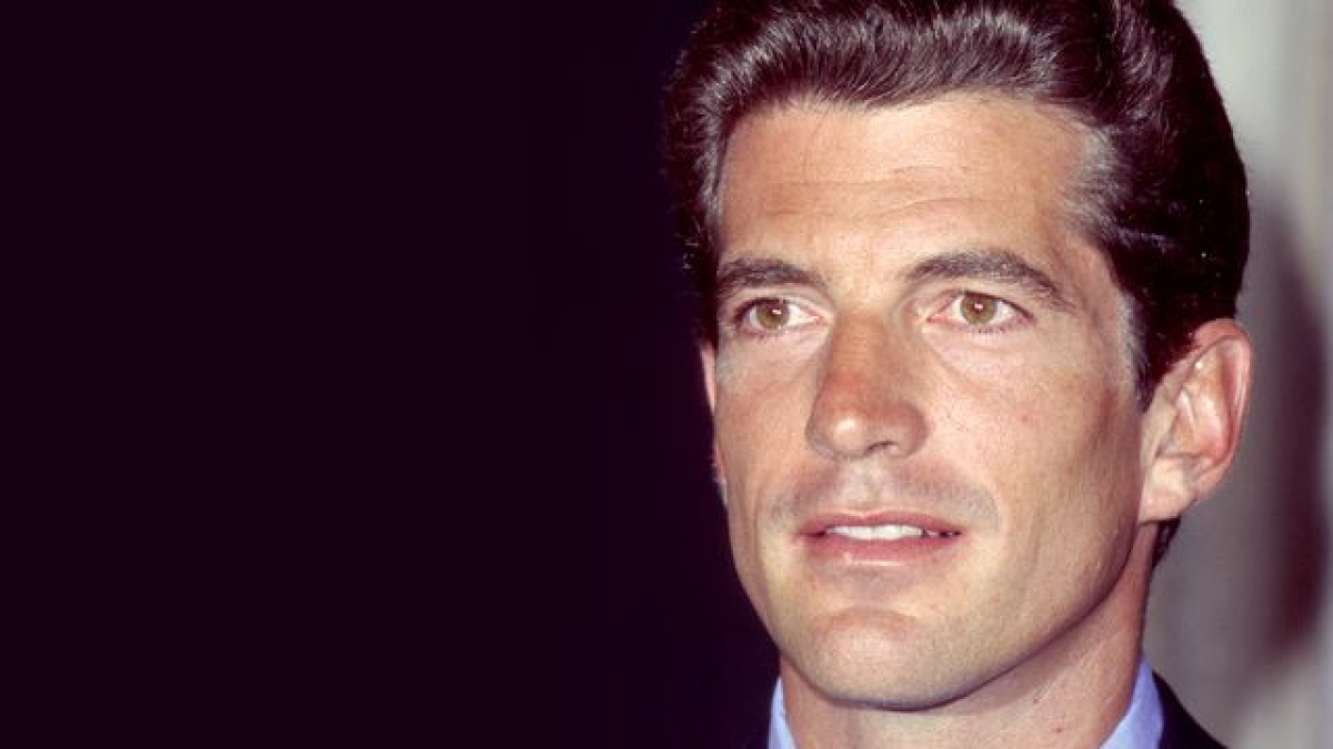 John John Kennedy e la sua chiacchierata vita sentimentale: il flirt con Madonna, la lunga storia con Daryl Hannah, il matrimonio da favola con Carolyn Bessette