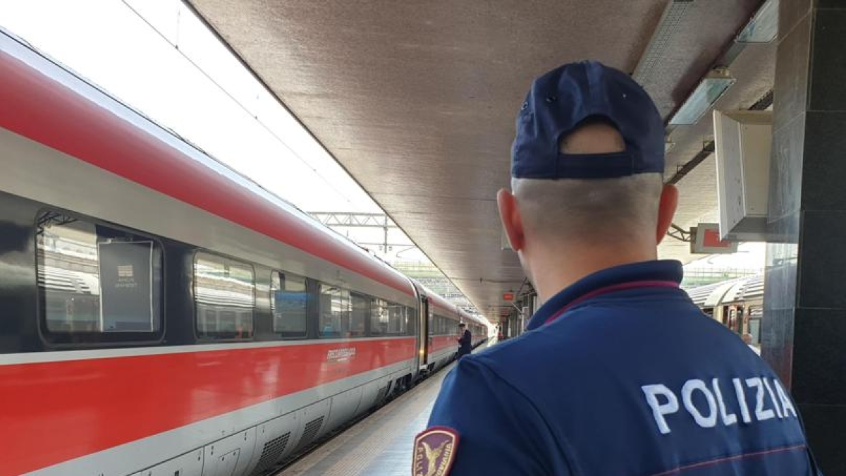 Milano, turista americano accoltellato e rapinato sul treno per Bovisa