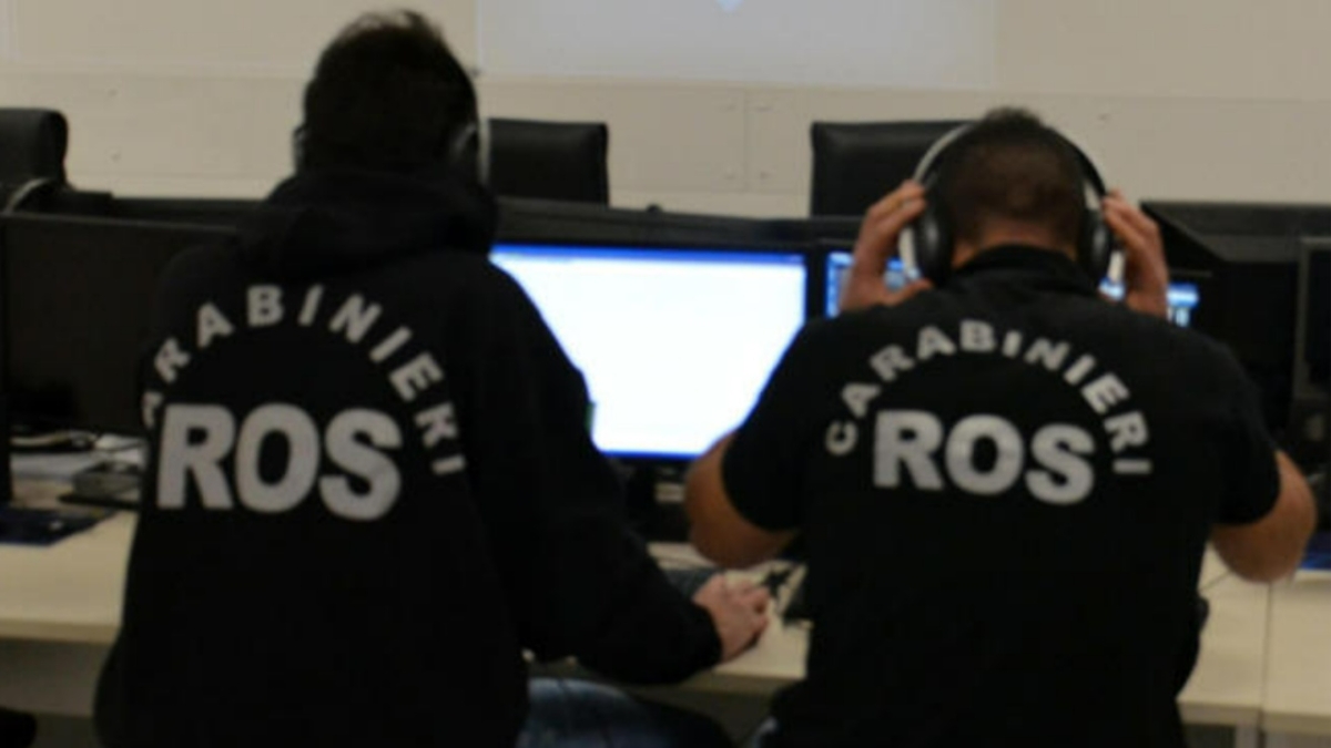 Negazionismo della Shoah e istigazione all'odio razziale, perquisizioni a Sesto e Monteriggioni: arrestato 21enne