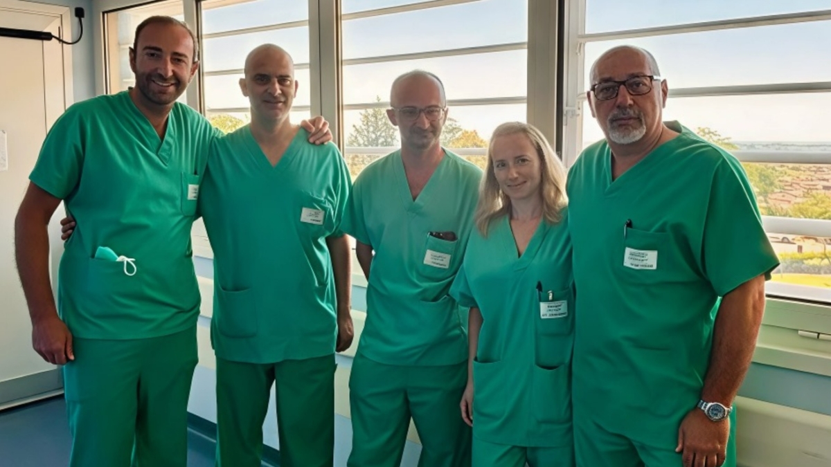 All'ospedale del Cuore di Massa l’intervento mai eseguito prima in Italia: bypass e stent in una sola operazione
