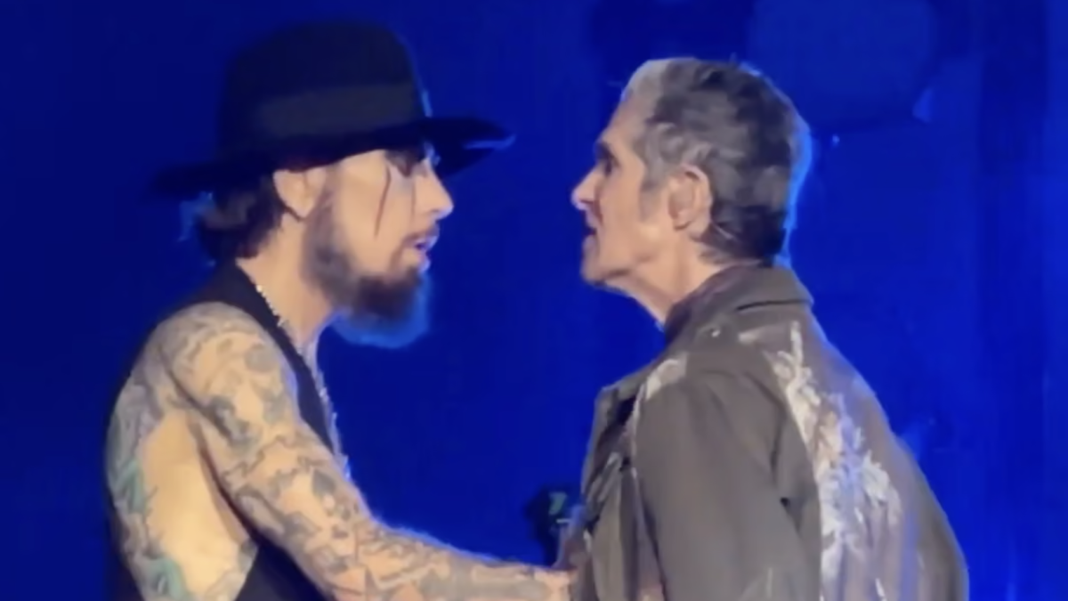 Jane's Addiction, tre membri della band fanno causa per dieci milioni a Perry Farrell per la lite (e lui risponde citandoli in giudizio per bullismo)