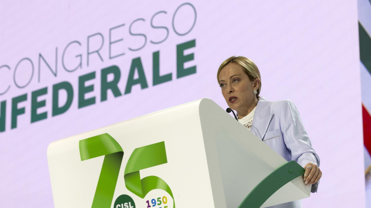 Meloni all'assemblea della Cisl: «Mille giorni di lavoro, ogni giorno mille posti di lavoro»