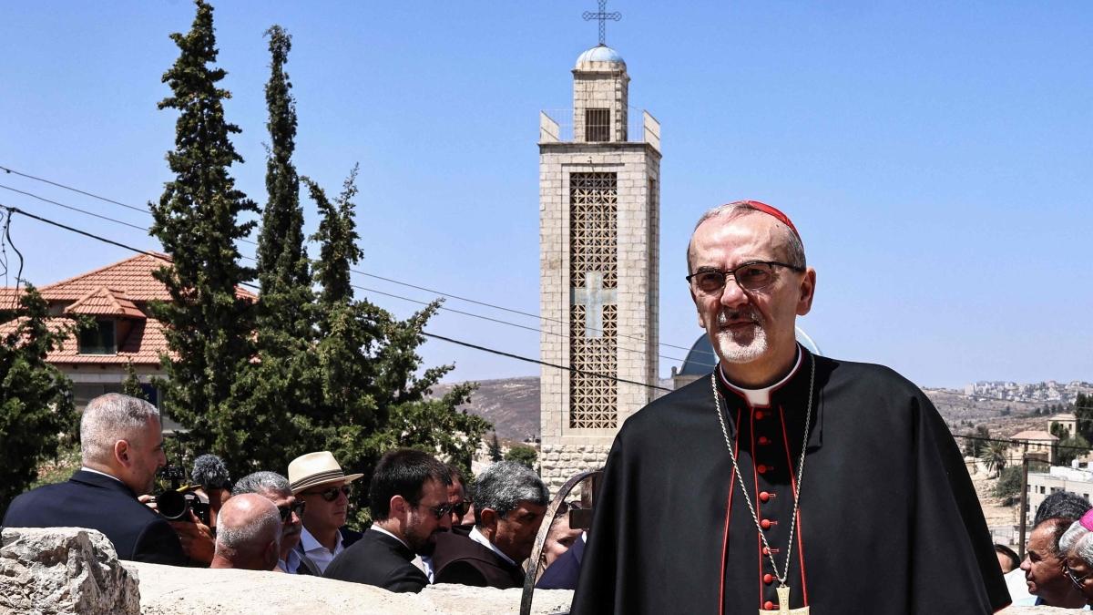 Pizzaballa a Gaza con gli aiuti, la voce tra le macerie dei patriarchi cristiani: «L Pizzaballa a Gaza con gli aiuti, la voce tra le macerie dei patriarchi cristiani: «L