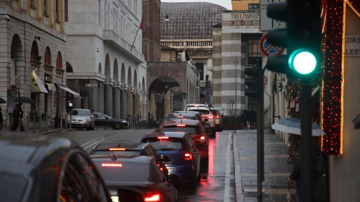 La destra attacca: «Vietare alle auto di accedere al centro è da talebani»