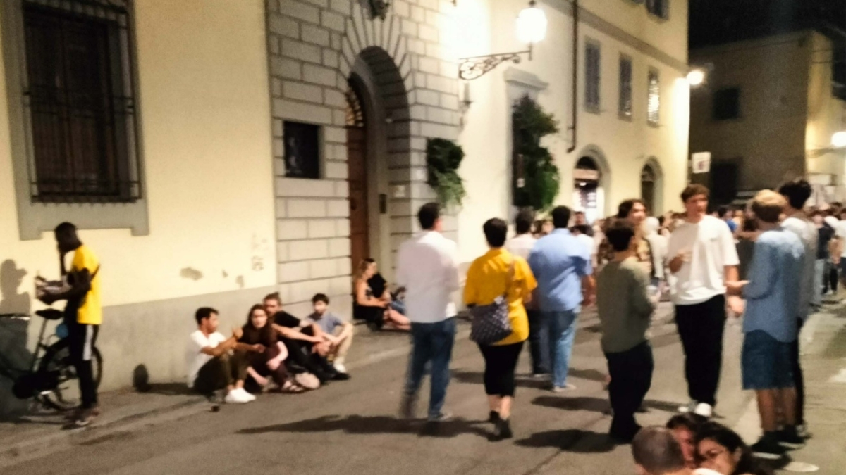 Firenze, un clic sull’app e l’alcol arriva col rider: così i minorenni aggirano il divieto