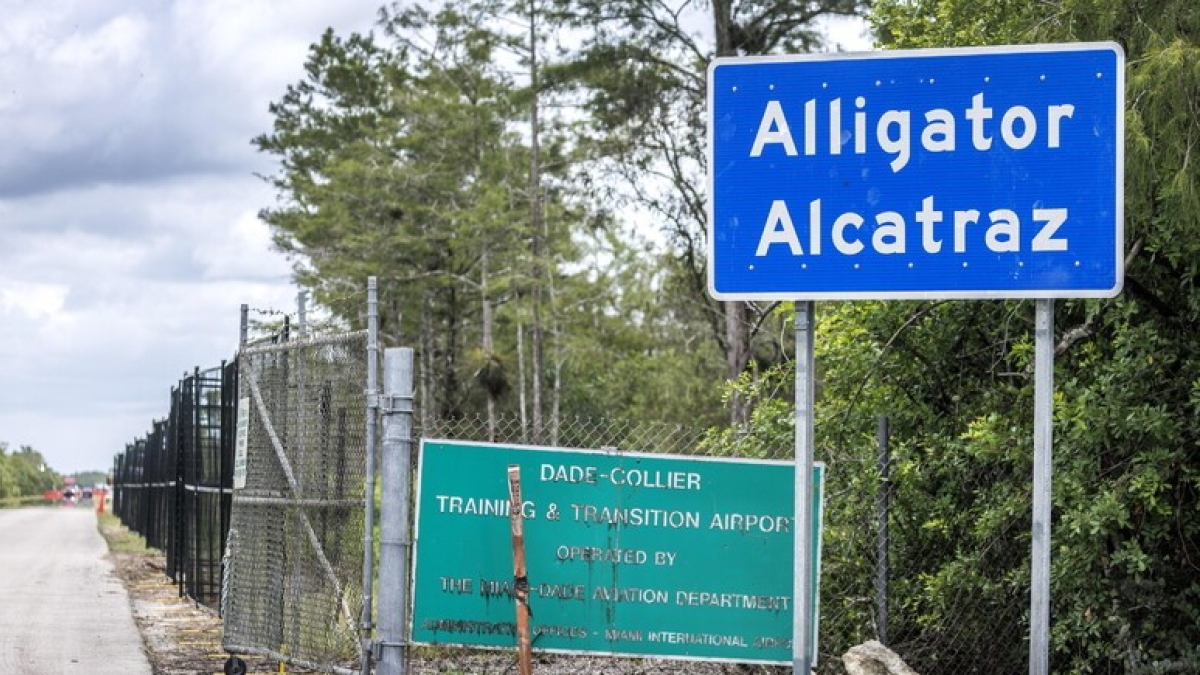Due italiani detenuti nel centro migranti Alligator Alcatraz in Florida Due italiani detenuti nel centro migranti Alligator Alcatraz in Florida
