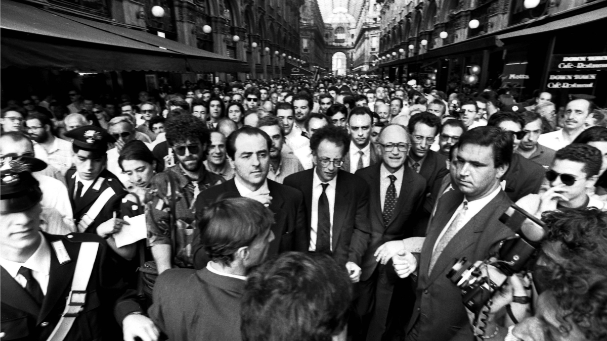 Dalle mazzette ai grattacieli, perché questa non è un’altra Mani Pulite. Di Pietro: «Mica puoi affidare certi progetti al geometra di Canicattì» Dalle mazzette ai grattacieli, perché questa non è un’altra Mani Pulite. Di Pietro: «Mica puoi affidare certi progetti al geometra di Canicattì»
