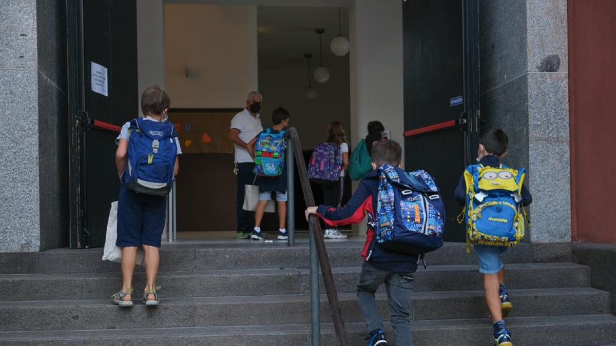 Scuola in Trentino, i sindacati sul piede di guerra: «Elementari aperte a luglio, Fugatti ci ripensi»