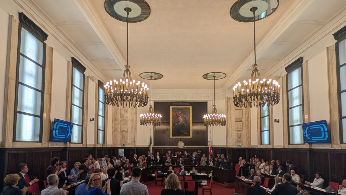 Milano, corsa per il dopo Sala: anche nel centrodestra si apre il fronte per le primarie (ma Fratelli d'Italia frena)