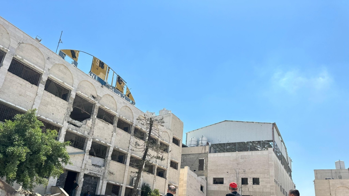 Il cardinale di Siena: «A Gaza un massacro oltre ogni limite, non dobbiamo arrenderci alla guerra»