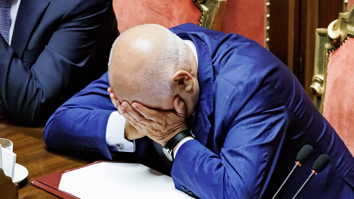 Il Senato approva la separazione delle carriere. Meloni: promessa mantenuta. Protesta delle opposizioni | Nordio: «Per 10 mila detenuti liberazione anticipata»