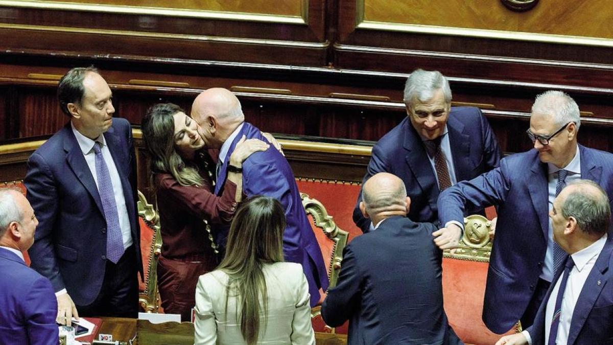 Giustizia, sì alle carriere separate. Forza Italia celebra Berlusconi nel giorno dei duelli: «Così il suo sogno diventa realtà» Giustizia, sì alle carriere separate. Forza Italia celebra Berlusconi nel giorno dei duelli: «Così il suo sogno diventa realtà»