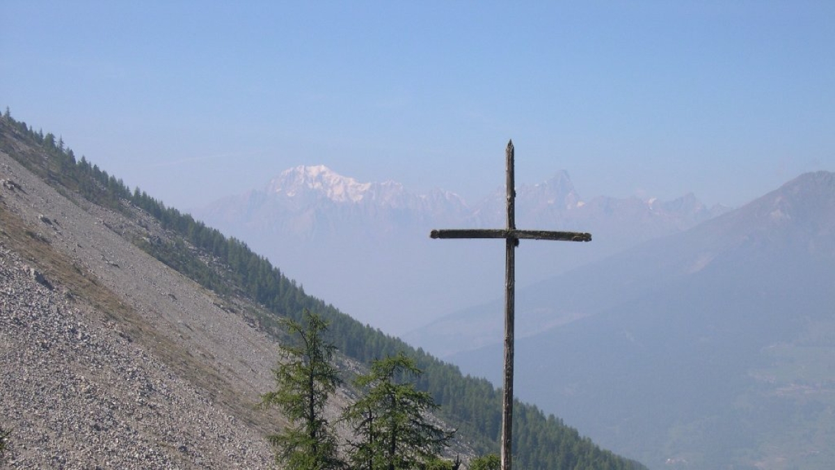 «Mamma mi sono perso sul sentiero»: 15enne telefona ai genitori poi precipita. Trovato morto in Valle d «Mamma mi sono perso sul sentiero»: 15enne telefona ai genitori poi precipita. Trovato morto in Valle d