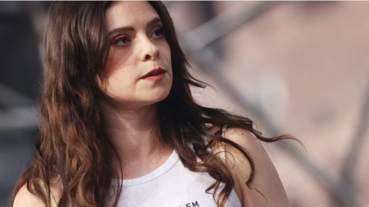 Francesca Michielin insultata per il fisico, replica infuriata: «Andate a fan... Basta commentare il corpo delle donne»