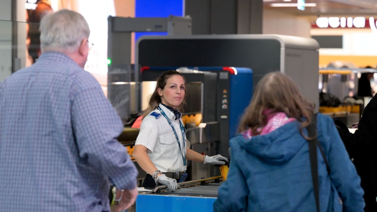 Liquidi nel bagaglio a mano senza limiti, a Fiumicino già tutto pronto: scanner di ultima generazione testati nel 2023
