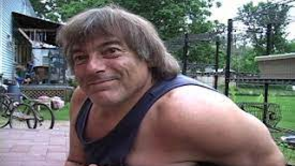 È morto Rene Kirby, l'attore con la spina bifida di «Amore a prima svista»: aveva 70 anni