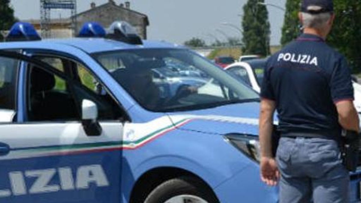 Milano, rapinano due ragazzi di 12 e 16 anni minacciandoli con un cane bull terrier e li lasciano in mutande: sei arrestati
