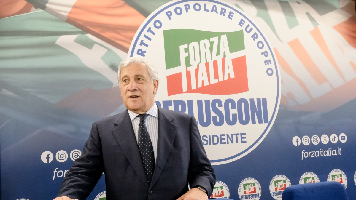 Banche, Tajani non chiude il duello con la Lega: «Tassarle? No agli assalti alla diligenza»