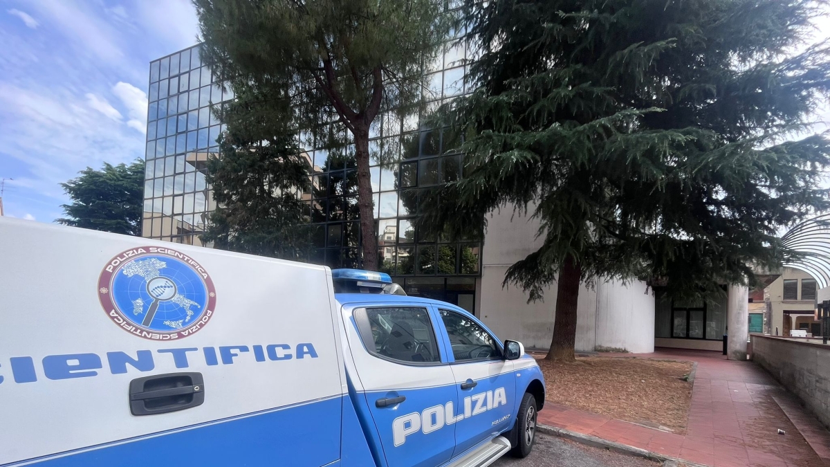 Giallo a Prato, trovato morto un uomo nello stesso residence di Denisa, ferito un altro