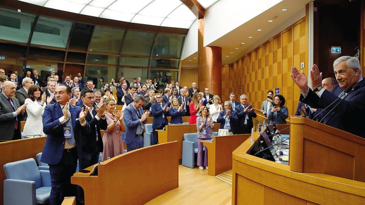 FI, sì alla nuova linea di Tajani. I contatti di Marina con il leader