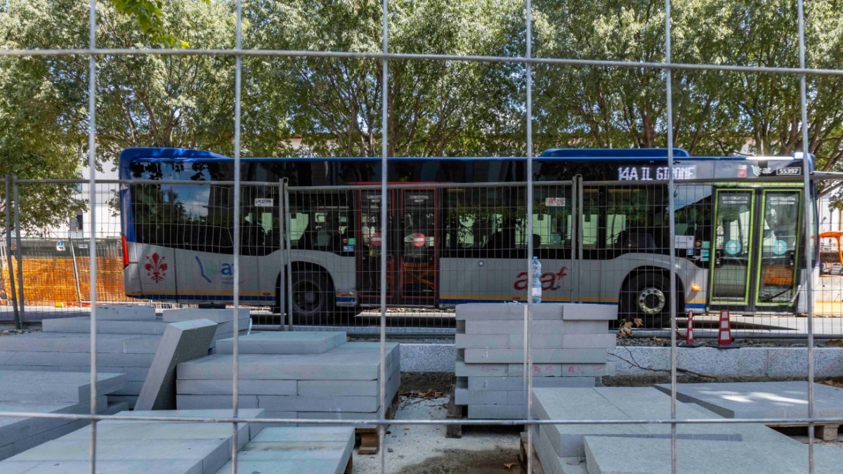 Firenze in gabbia, cantieri del tram e corse dei bus che saltano: «Così non si può andare avanti»