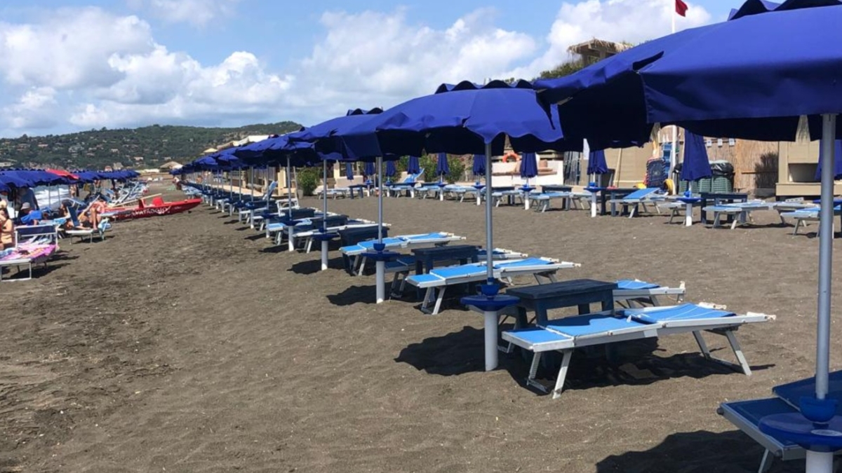 La doppia estate di Capalbio: gli ombrelloni pieni solo nel weekend, i resort si allargano
