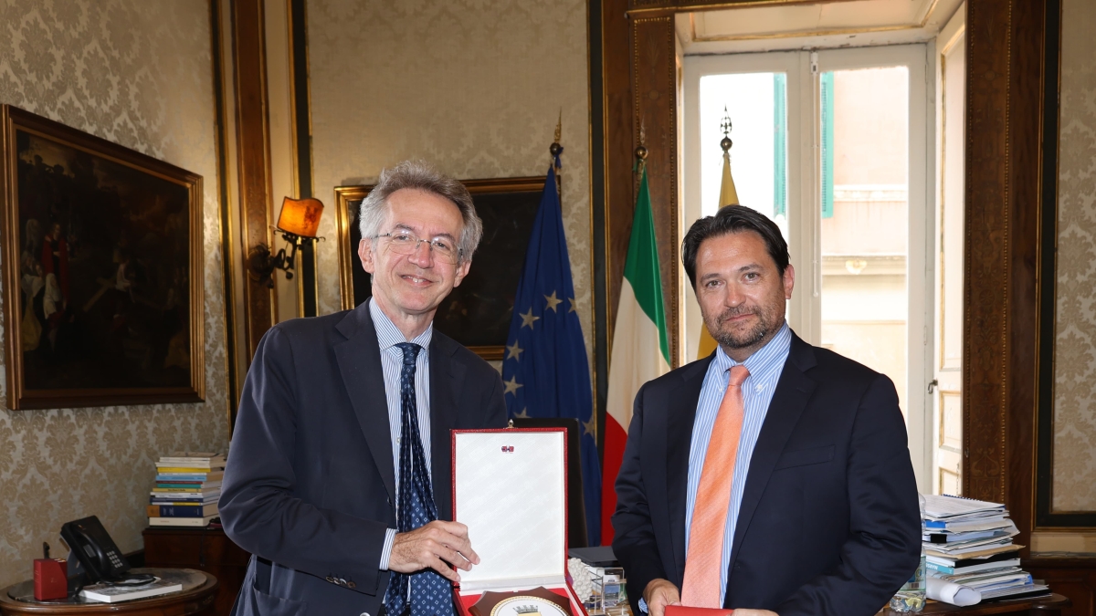 Napoli, il sindaco Manfredi riceve il nuovo console Usa di discendenze italo americane Terrence Flynn