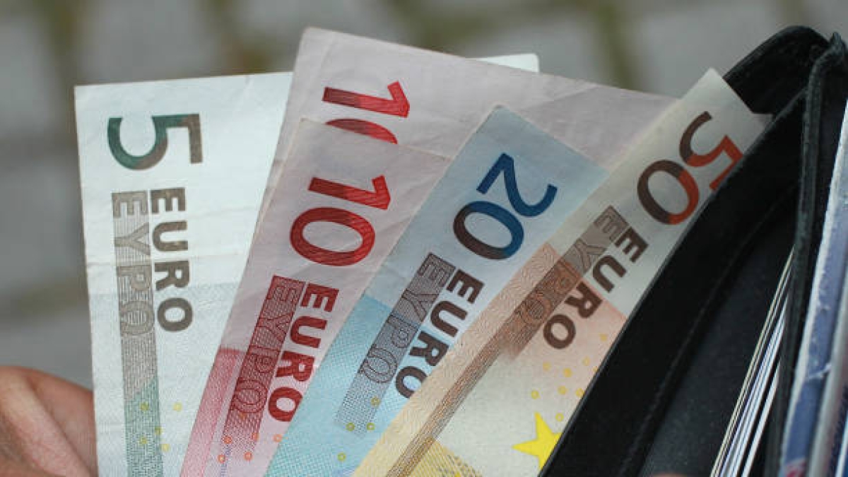 Retribuzioni, i numeri uno della finanza tornano a ruggire: le loro buste paga salgono del 15%