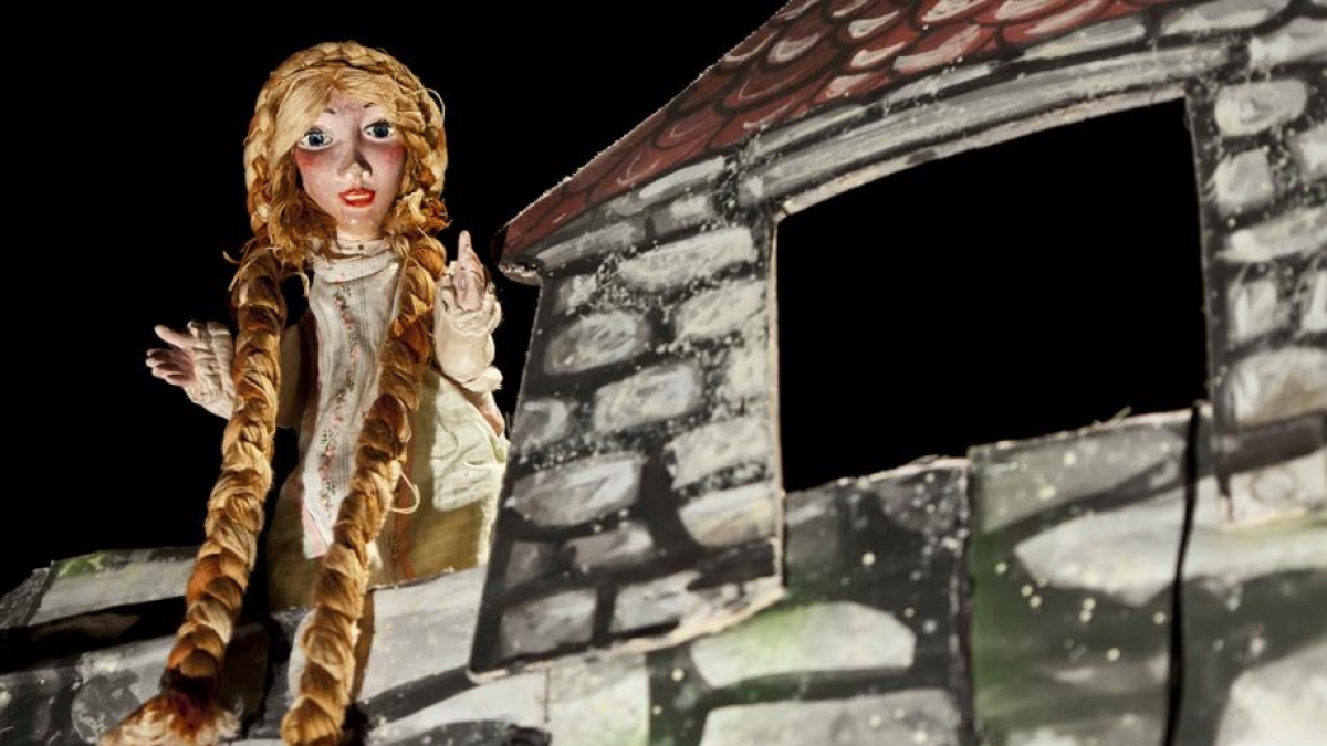 I Pupi di Stac e il futuro dei burattini: «Per far vivere ancora questa magia servono mani giovani»