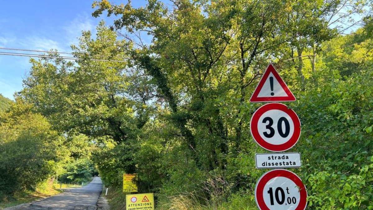 Corella, il paese del Mugello che rischia di rimanere isolato per l'eolico di Villore: la protesta dei cittadini