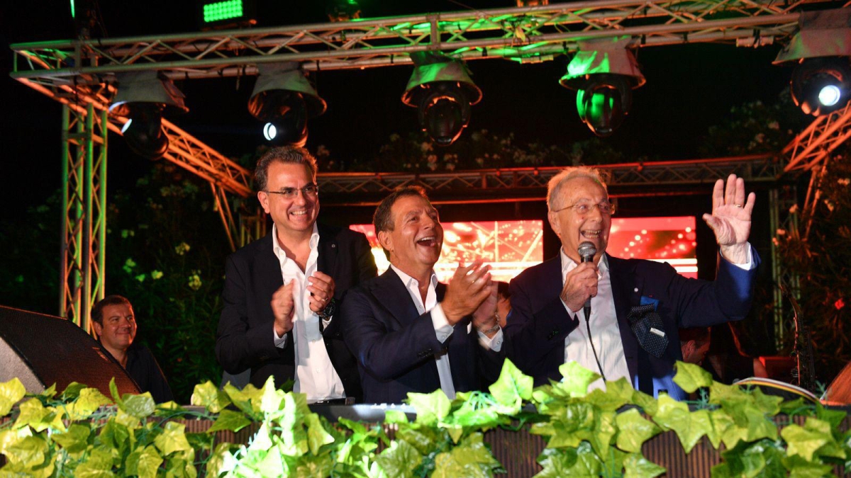 A Napoli i commercialisti festeggiano l'estate
