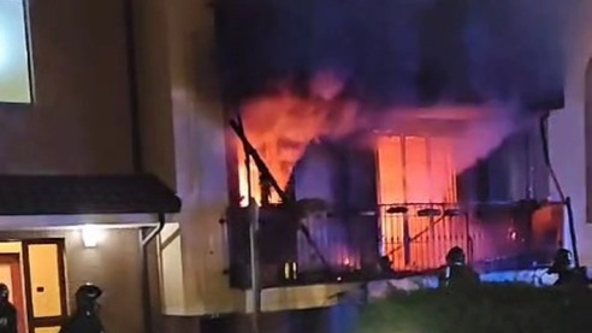 Locate Triulzi, appartamento in fiamme nella notte: trovata senza vita una donna di 59 anni