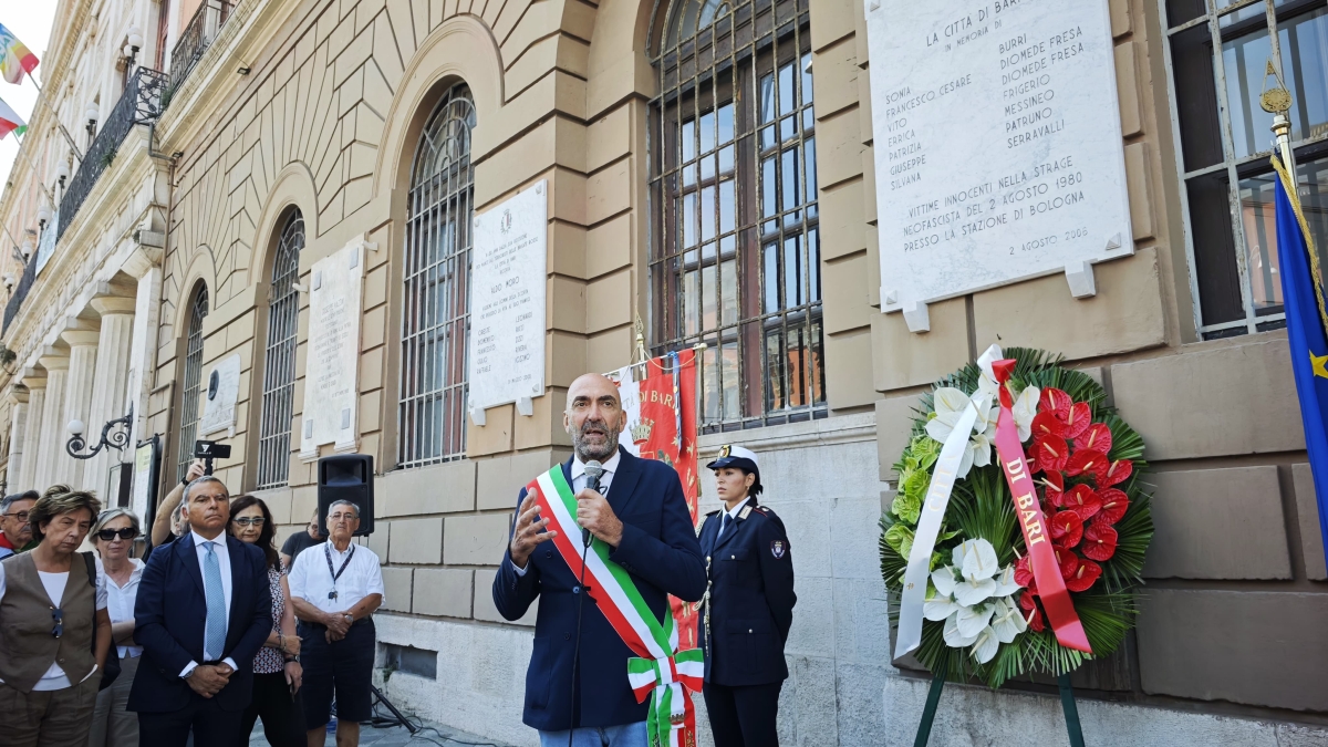 Bari, il sindaco Leccese ricorda la strage di Bologna: «Fondamentale non dimenticare l'attentato neofascista»